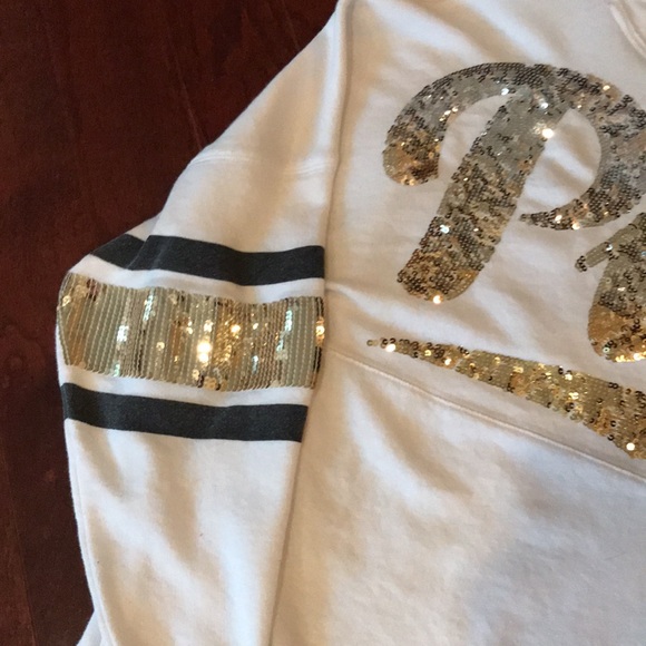 Gorgeous VINTAGE VICTORIAS SECRET PINK Sequinned top size Small!  Comfy! - Picture 4 of 8